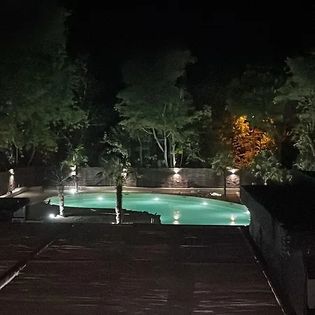 Ξενοδοχείο Mojo 3*